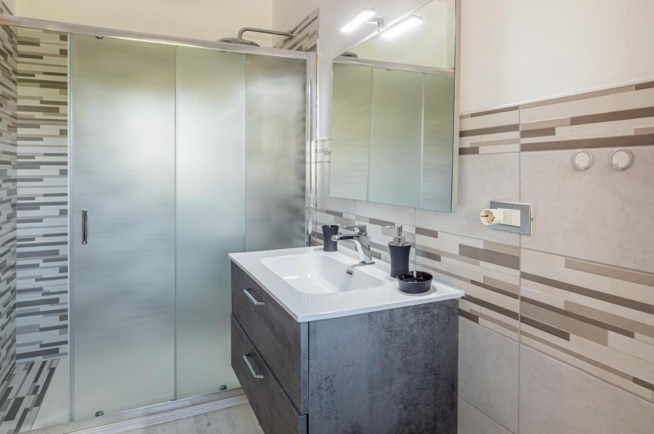 Domus Lucis Apartment Terrace & Private Parking Marinella di Sarzana Eksteriør bilde